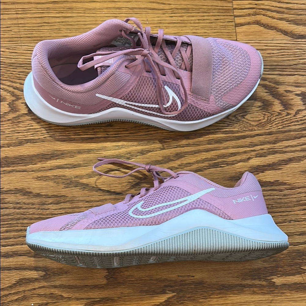 Nike Women's Light Pink Athletic Shoes!